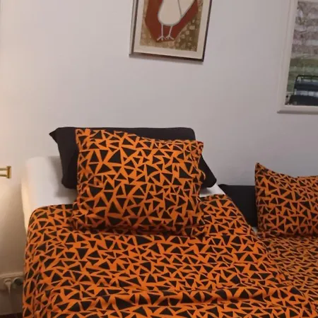 Deusto. Piso + Wifi Internet T. V. Y Garaje Daire Bilbao
