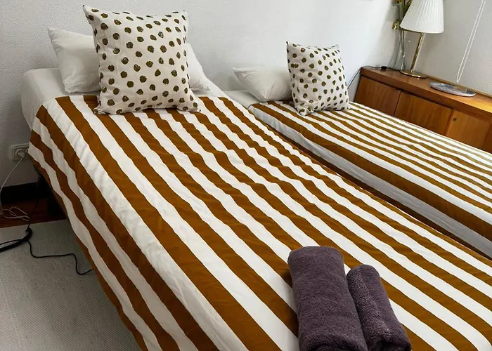 Deusto. Piso + Wifi Internet T. V. Y Garaje Apartment