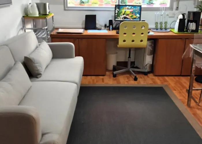 Deusto. Piso + Wifi Internet T. V. Y Garaje Apartamento *